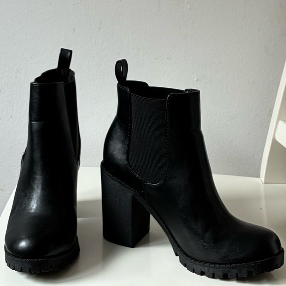 Soda Black Chunky Heel Lug sole Chelsea Boots size 8 - Picture 2 of 13
